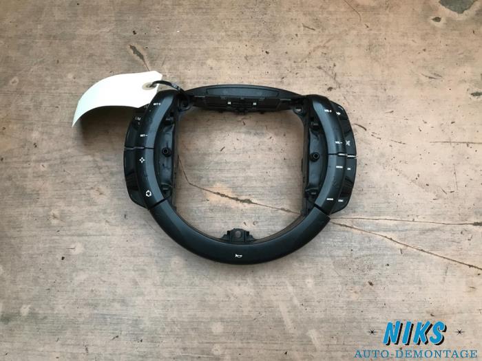Steering wheel mounted radio control from a Citroën C4 Grand Picasso (UA) 1.6 HDiF 16V 110 2007