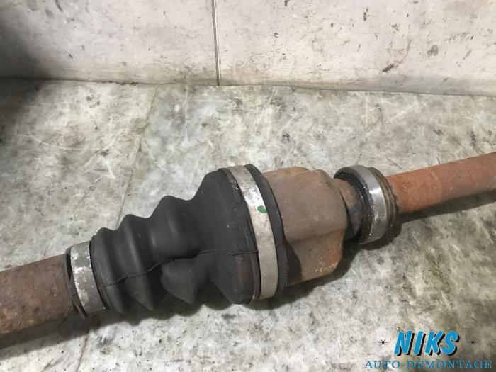 Front drive shaft, right from a Peugeot 308 SW (4E/H) 1.6 16V THP 150 2009