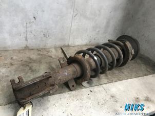 Used Front shock absorber rod, right Nissan Primastar 1.9 dCi 80 Price on request offered by Niks autodemontage