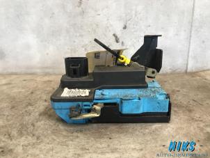 Used Front door lock mechanism 4-door, right Volvo V70 (SW) 2.4 D5 20V Price on request offered by Niks autodemontage