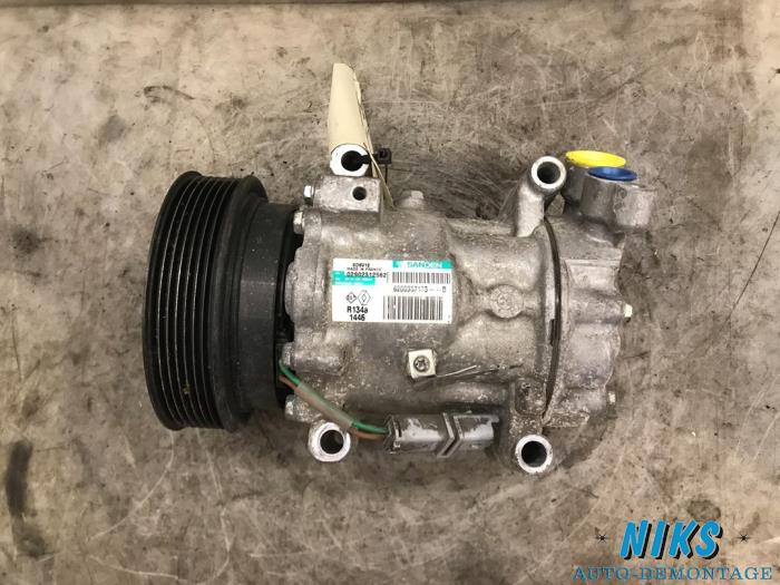 Air conditioning pump from a Renault Clio III (BR/CR) 1.2 16V 65 2006