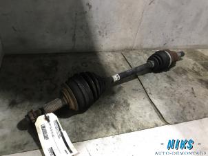 Used Front drive shaft, left Toyota Yaris II (P9) 1.33 16V Dual VVT-I Price on request offered by Niks autodemontage