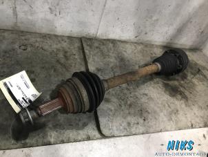 Used Front drive shaft, left Volkswagen Polo III (6N2) 1.4 16V 75 Price on request offered by Niks autodemontage