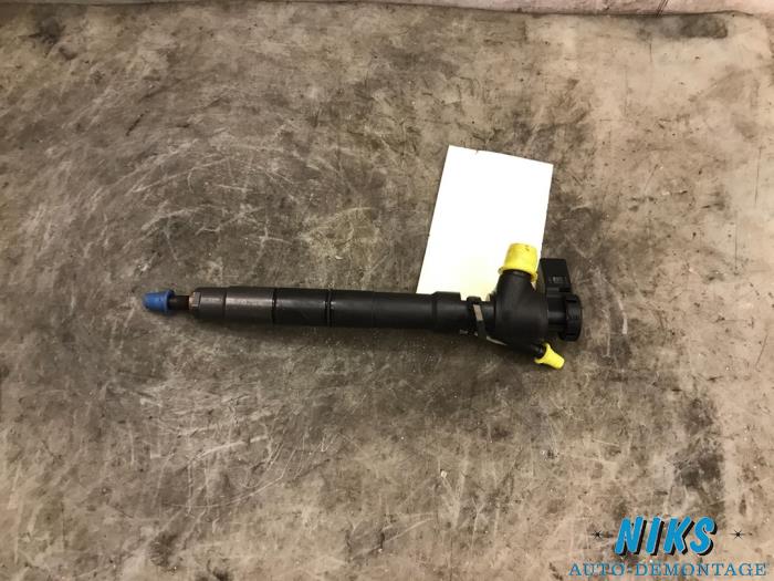 Injector (diesel) from a Volkswagen Golf VII (AUA) 1.6 TDI BMT 16V 2018