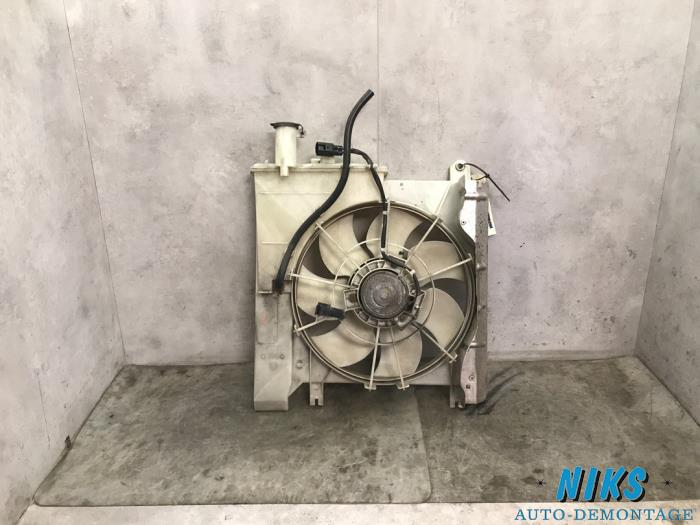Cooling fans from a Toyota Aygo (B10) 1.0 12V VVT-i 2009