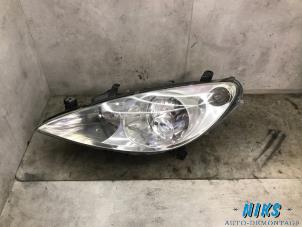 Used Headlight, left Peugeot 307 SW (3H) 1.6 16V Price on request offered by Niks autodemontage