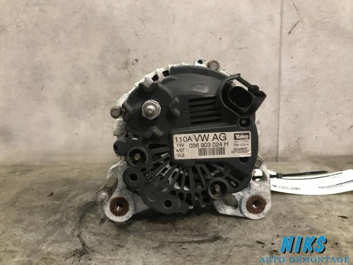 Dynamo from a Volkswagen Golf V (1K1) 1.4 16V 2007