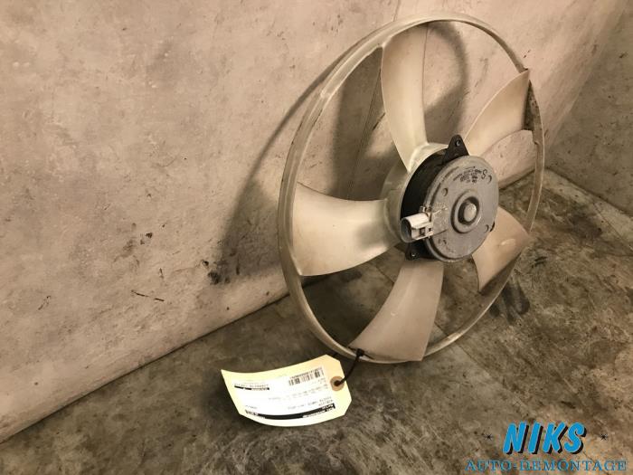 Cooling fans from a Toyota Yaris III (P13) 1.33 16V Dual VVT-I 2012