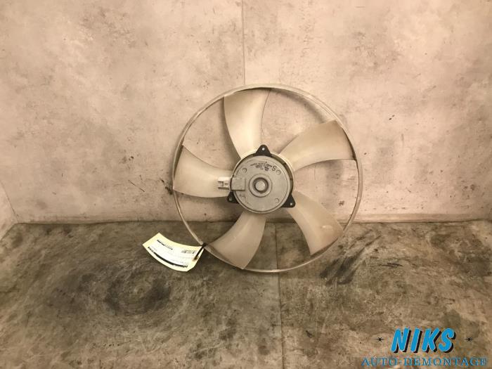 Cooling fans from a Toyota Yaris III (P13) 1.33 16V Dual VVT-I 2012