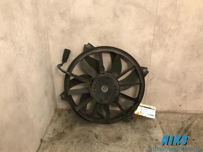 Cooling fans from a Peugeot 308 (4A/C) 1.6 16V THP 150 2007