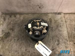 Used Heating and ventilation fan motor Peugeot 308 (4A/C) 1.6 16V THP 150 Price on request offered by Niks autodemontage