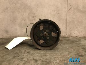 Used Air conditioning pump Renault Clio III (BR/CR) 1.2 16V 75 Price on request offered by Niks autodemontage