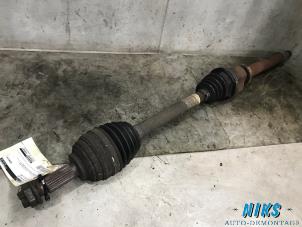 Used Front drive shaft, right Dacia Logan MCV (KS) 1.6 16V Price on request offered by Niks autodemontage