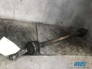 Used Front drive shaft, right Daihatsu Cuore (L251/271/276) 1.0 12V Price on request offered by Niks autodemontage