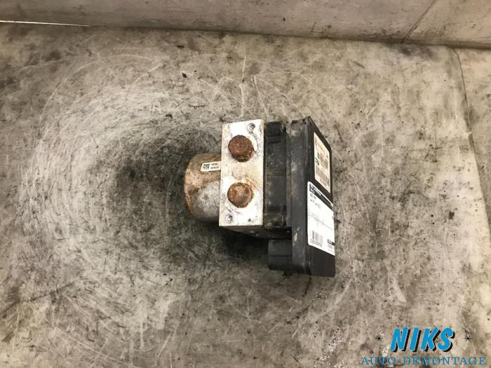 Begagnade ABS-pump Volkswagen Up! (121) 1.0 12V 60 Pris på förfrågan erbjuds av Niks autodemontage