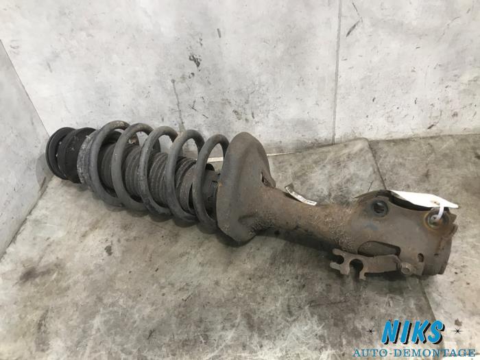 Front shock absorber rod, left from a Volkswagen Caddy II (9K9A) 1.9 TDI 2003