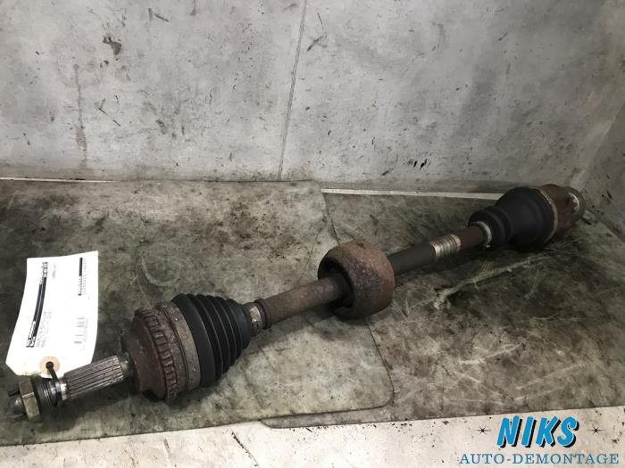 Front drive shaft, right from a Renault Clio II (BB/CB) 1.2 16V 2004