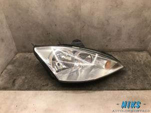 Used Headlight, right Ford Focus 1 Wagon 1.8 TDdi Price on request offered by Niks autodemontage