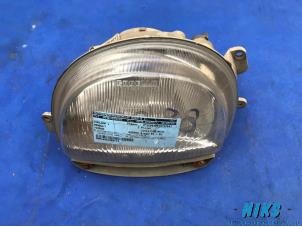 Used Headlight, left Renault Twingo (C06) 1.2 SPi Phase I Price on request offered by Niks autodemontage