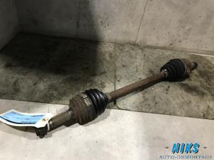 Used Front drive shaft, left Toyota Aygo (B10) 1.0 12V VVT-i Price on request offered by Niks autodemontage
