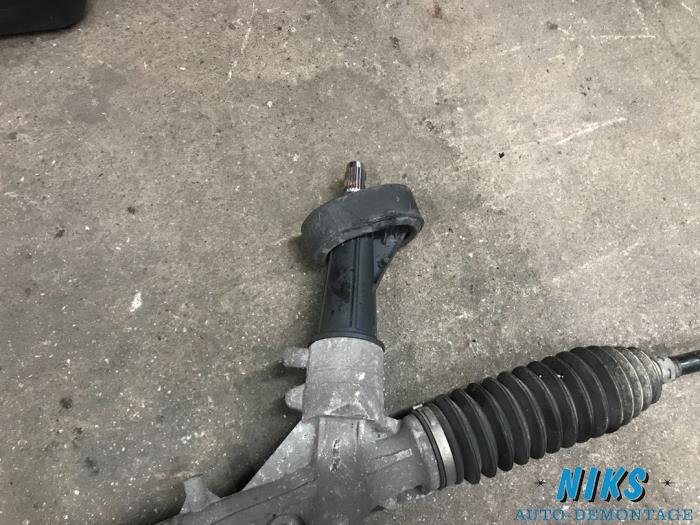 Steering box from a Volkswagen Up! (121) 1.0 12V 60 2014
