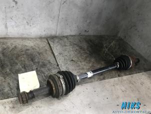 Used Front drive shaft, left Toyota Yaris II (P9) 1.33 16V Dual VVT-I Price on request offered by Niks autodemontage