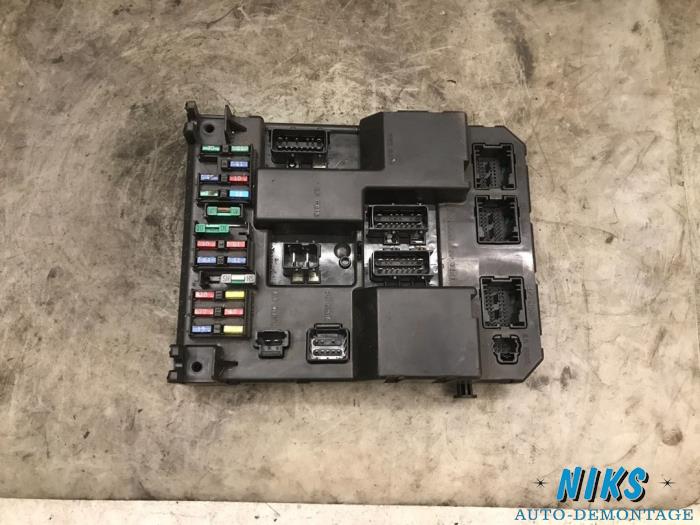 Fuse box Peugeot 307 CC 2.0 16V - 9651196880 VALEO