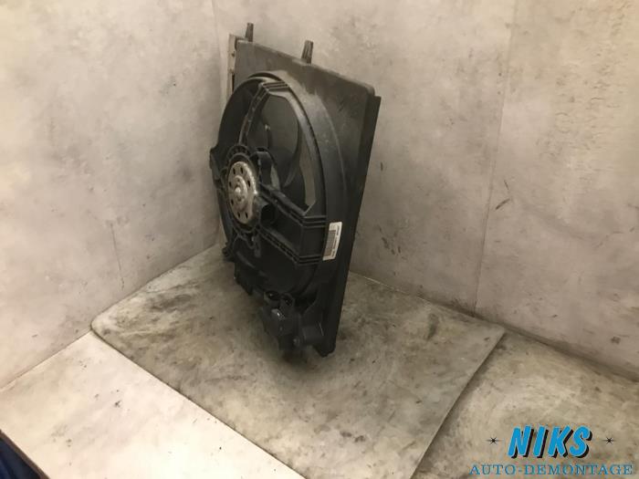 Cooling fans from a Citroën C3 (FC/FL/FT) 1.4 2006