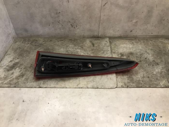 Taillight, left from a Volvo V70 (GW/LW/LZ) 2.4 20V 140 1999