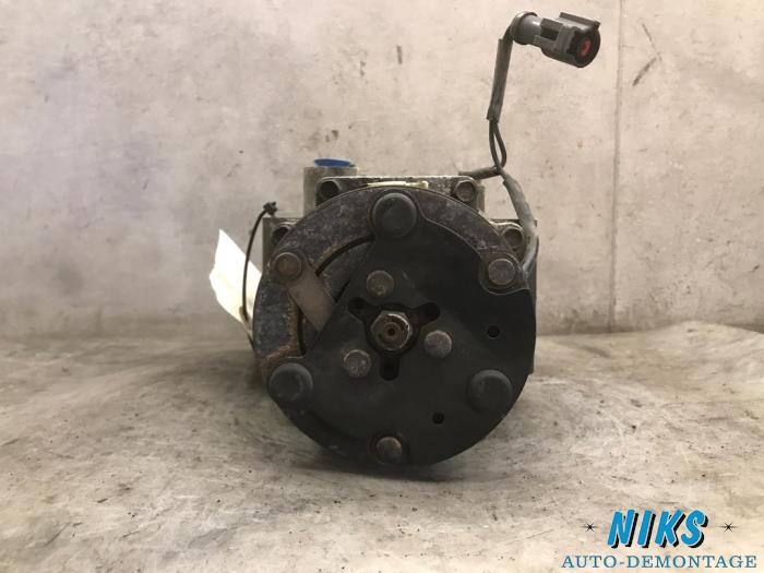Usagé Compresseur de clim Ford Fiesta 5 (JD/JH) 1.25 16V Prix sur demande proposé par Niks autodemontage