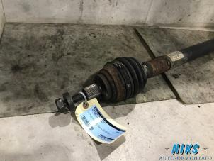 Used Front drive shaft, right Volkswagen Caddy III (2KA,2KH,2CA,2CH) 2.0 SDI Price on request offered by Niks autodemontage