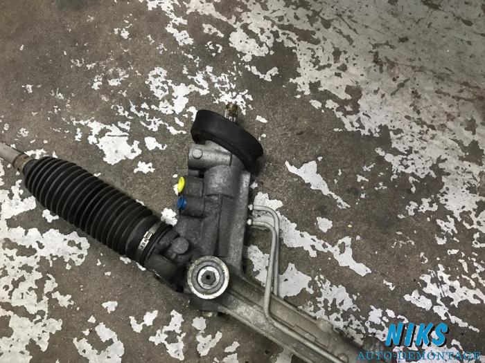 Power steering box from a Volkswagen Polo V (6R) 1.2 12V BlueMotion Technology 2013