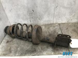 Used Front shock absorber rod, right Renault Clio II (BB/CB) 1.4 16V Price on request offered by Niks autodemontage
