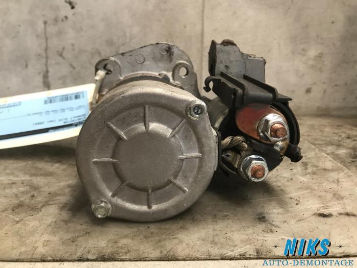 Starter from a Renault Clio II (BB/CB) 1.6 16V 2002