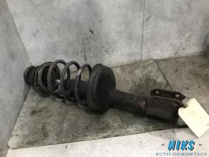 Used Front shock absorber rod, right Renault Clio II (BB/CB) 1.6 16V Price on request offered by Niks autodemontage