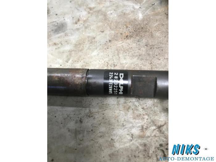 Injector (diesel) from a Renault Kangoo Express (FW) 1.5 dCi 70 2012