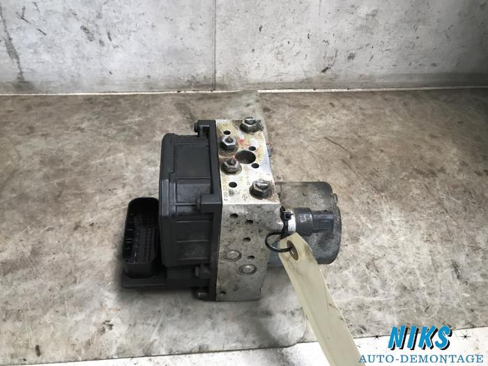 Usagé Pompe ABS Mercedes Sprinter 2t (901/902) 208 CDI 16V Prix sur demande proposé par Niks autodemontage