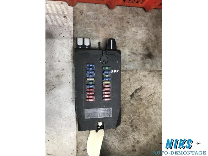 Fuse box from a Mercedes-Benz Sprinter 2t (901/902) 208 CDI 16V 2006