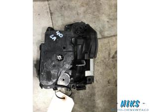 Used Rear door lock mechanism 4-door, left BMW 3 serie Touring (E91) 320i 16V Price on request offered by Niks autodemontage