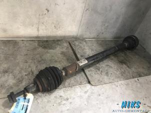 Used Front drive shaft, right Volkswagen Caddy III (2KA,2KH,2CA,2CH) 2.0 SDI Price on request offered by Niks autodemontage