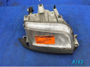 Used Headlight, right Renault Clio (B/C57/357/557/577) 1.4i RN,RT Kat. Price on request offered by Niks autodemontage