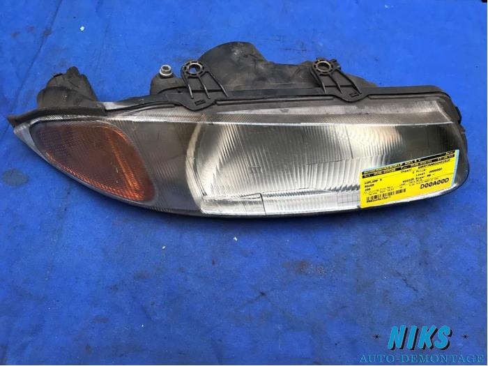 Używane Reflektor prawy Rover 200 (RF) 220SDi/200TDic 2.0 Cena na żądanie oferowane przez Niks autodemontage