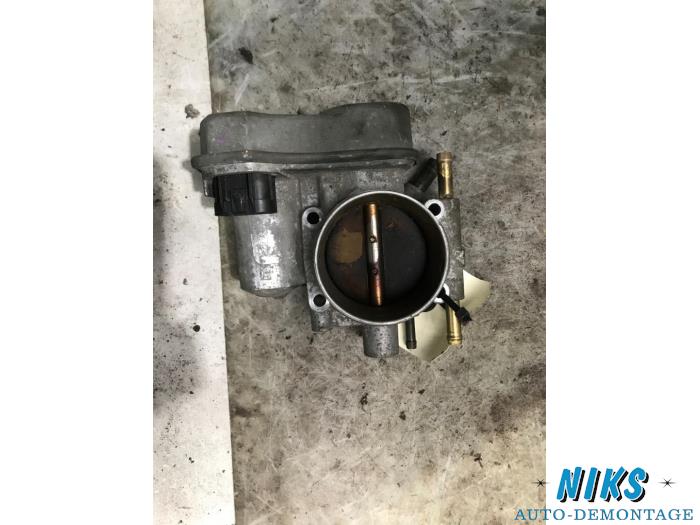 Throttle body from a Opel Astra H (L48) 1.8 16V 2004