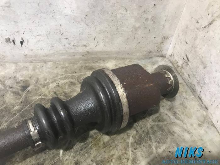 Front drive shaft, right from a Renault Clio II (BB/CB) 1.2 16V 2004