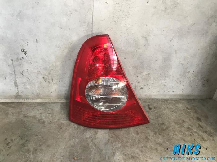 Taillight, left from a Renault Clio II (BB/CB) 1.2 16V 2004