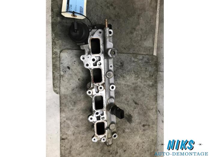 Usagé Distributeur de carburant Volkswagen Golf V (1K1) 1.6 FSI 16V Prix sur demande proposé par Niks autodemontage