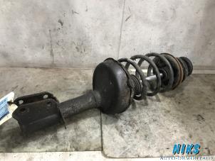 Used Front shock absorber rod, left Renault Clio II (BB/CB) 1.6 16V Price on request offered by Niks autodemontage