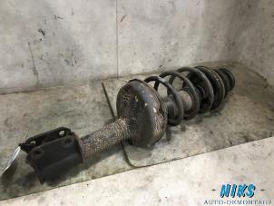 Used Front shock absorber rod, right Renault Clio II (BB/CB) 1.6 16V Price on request offered by Niks autodemontage