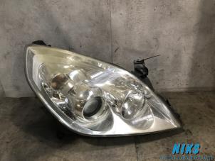 Used Headlight, right Opel Vectra C Caravan 2.2 DIG 16V Price on request offered by Niks autodemontage