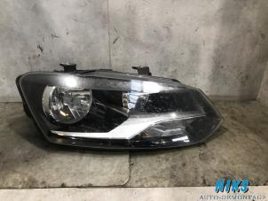 Used Headlight, right Volkswagen Polo V (6R) 1.2 12V BlueMotion Technology Price on request offered by Niks autodemontage